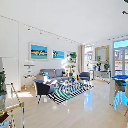 2 Bedrooms & 2 Bathrooms - 43a