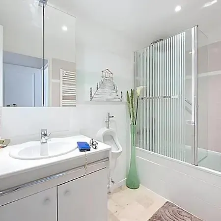 2 Bedrooms & 2 Bathrooms - 43a Апартаменты *