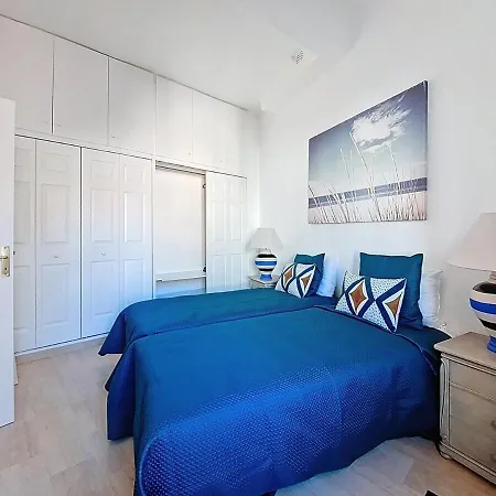 2 Bedrooms & 2 Bathrooms - 43a