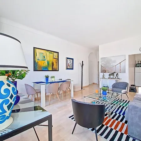 2 Bedrooms & 2 Bathrooms - 43a