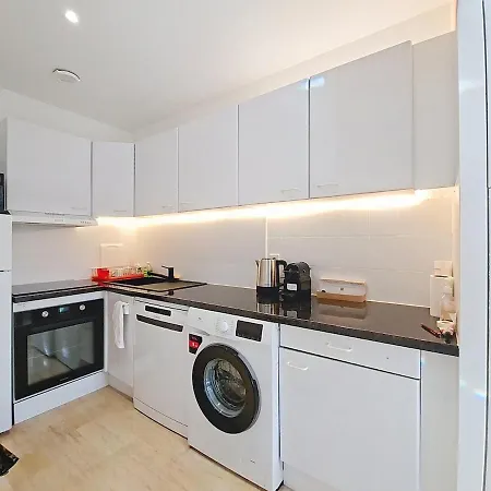 2 Bedrooms & 2 Bathrooms - 43a * Cannes