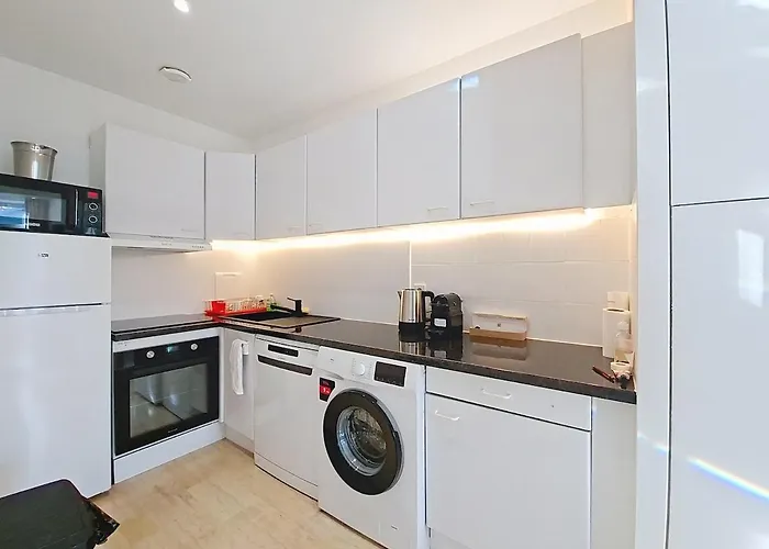 2 Bedrooms & 2 Bathrooms - 43a * Cannes